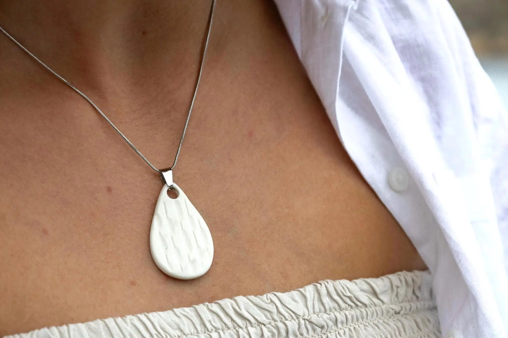 AXET Halsband med handgjort hänge i porslin